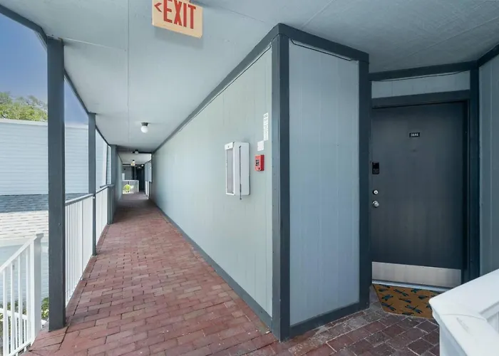 Condo With Pool, Gym, Golf, Jacuzzi And Game Areas