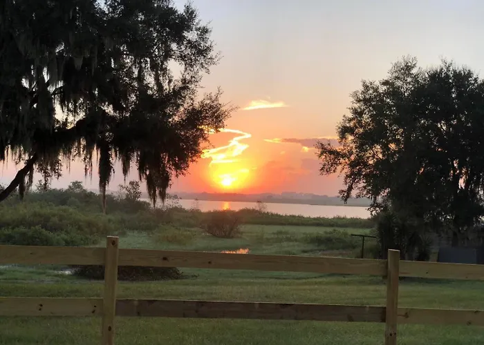 Charming Lakefront Cottage Near Disney